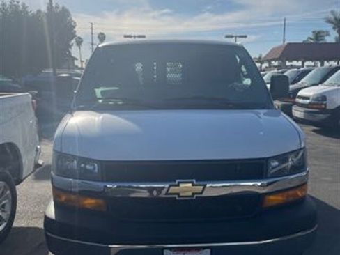 Used 2018 Chevrolet Express 2500 w/ Driver Convenience Package image 3