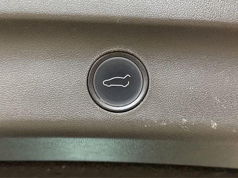 Used 2022 Tesla Model Y Long Range image 45