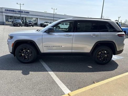 New 2026 Jeep Grand Cherokee Altitude AWD/4WD image 26