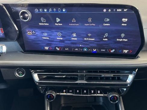 Used 2025 Chevrolet Traverse LT image 31