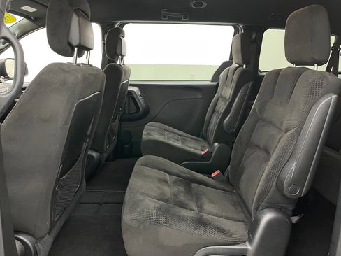 Used 2016 Dodge Grand Caravan SE FWD image 33