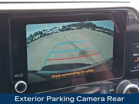 Used 2024 Toyota Highlander XLE AWD/4WD image 13
