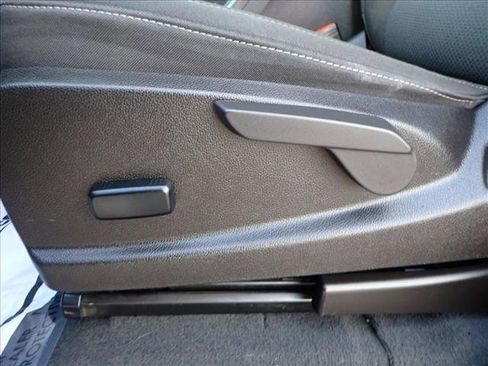 Used 2022 Chevrolet Colorado LT w/ LT Convenience Package image 11