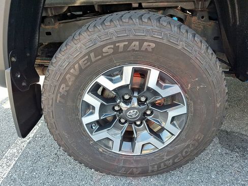 Used 2020 Toyota Tacoma TRD Off-Road AWD/4WD image 9
