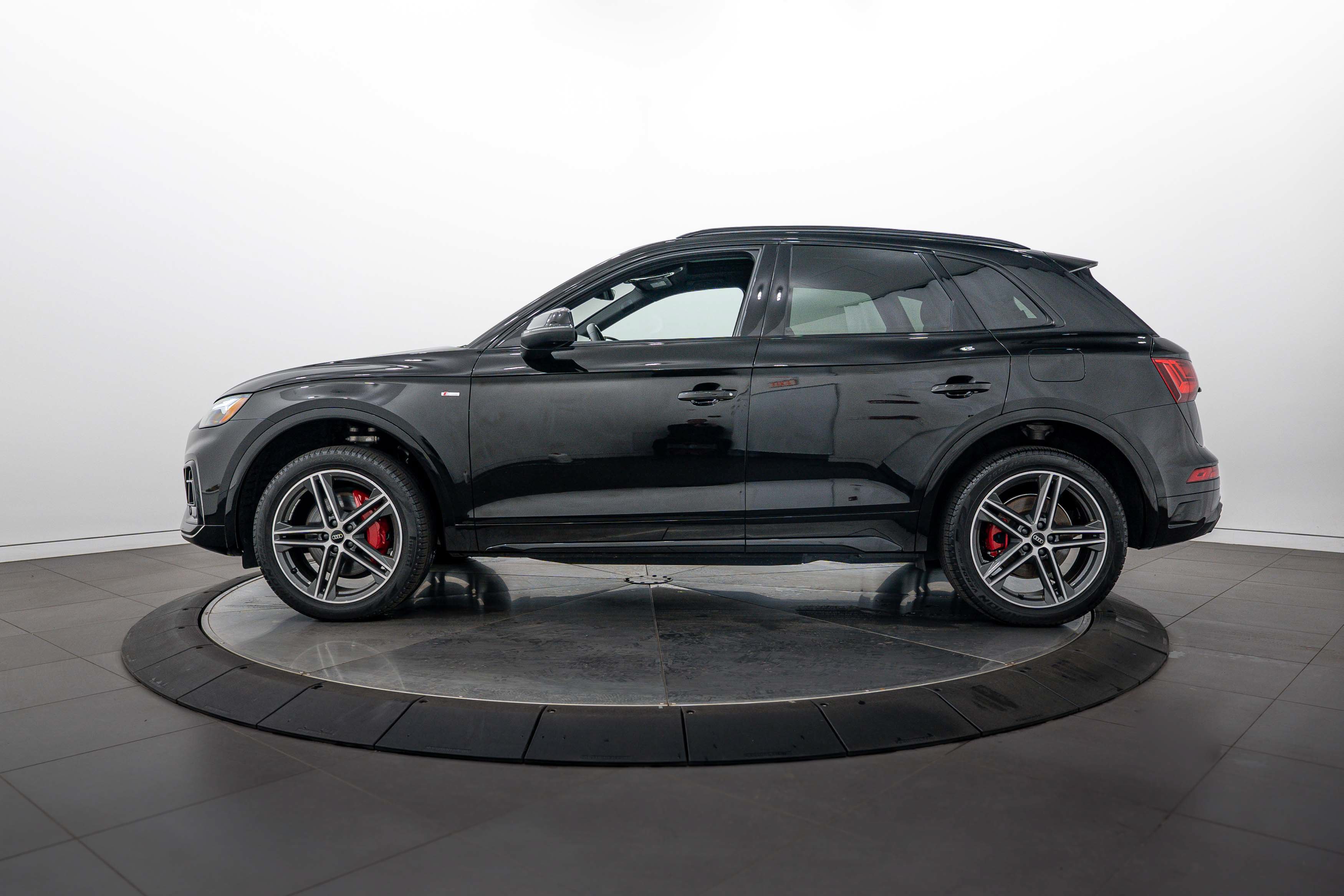 Certified 2024 Audi Q5 e Premium Plus AWD/4WD image 6