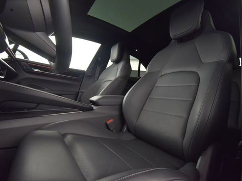 Certified 2024 Porsche Macan 4 Electric AWD/4WD image 5