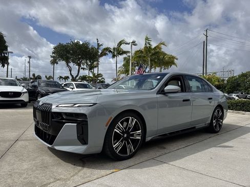 Used 2023 BMW 760i xDrive image 28