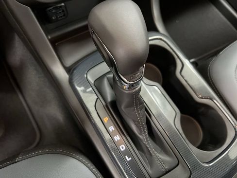 Used 2022 Chevrolet Colorado Z71 AWD/4WD image 17