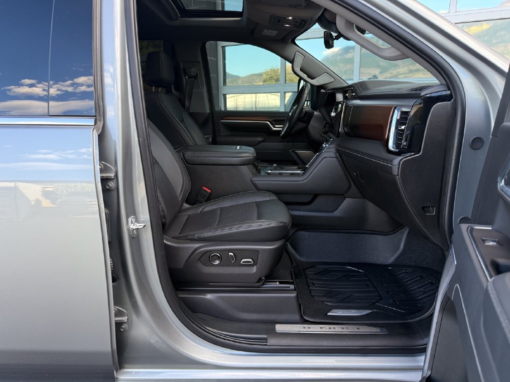 Used 2025 GMC Sierra 3500 Denali w/ Denali Reserve Package AWD/4WD image 50