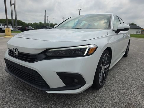 Used 2022 Honda Civic Touring image 2