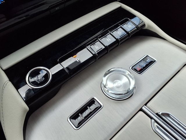 New 2026 Lincoln Navigator Premiere AWD/4WD image 13