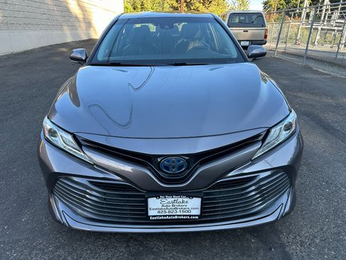 Used 2019 Toyota Camry XLE image 2