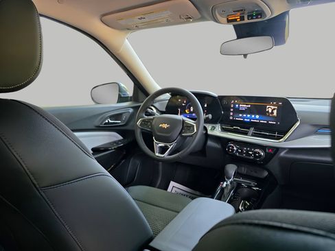 New 2026 Chevrolet Trax LT w/ LT Convenience Package FWD image 9