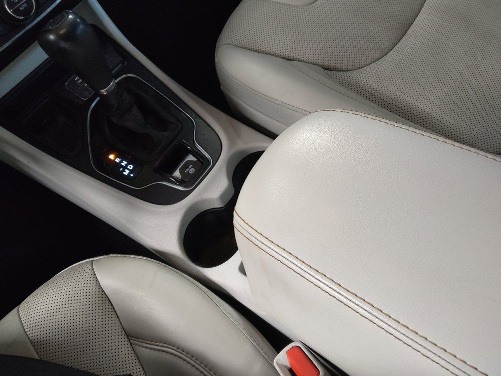 Used 2019 Jeep Cherokee Limited FWD image 26
