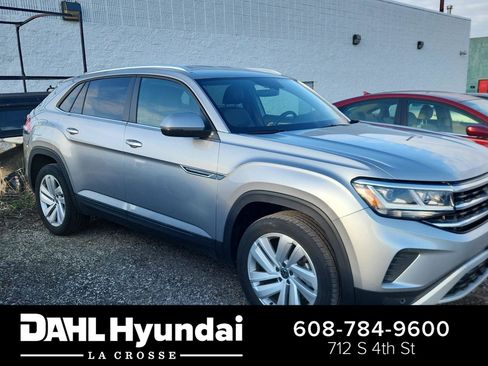 Used 2023 Volkswagen Atlas Cross Sport SE image 1
