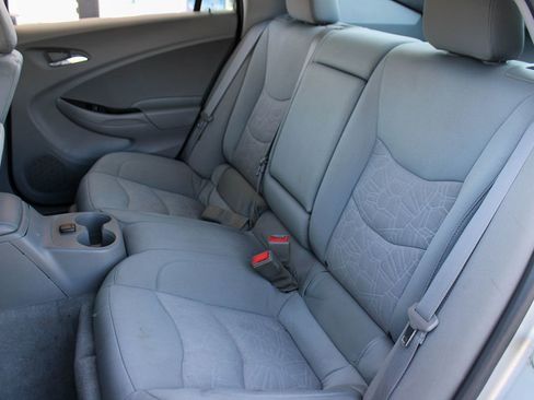 Used 2016 Chevrolet Volt LT w/ Comfort Package FWD image 17