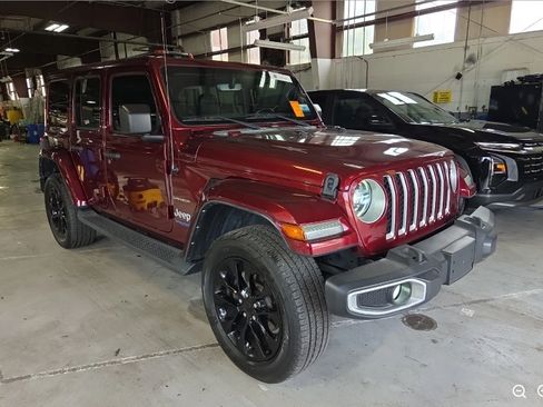 Used 2021 Jeep Wrangler Unlimited Sahara w/ Cold Weather Group AWD/4WD image 6