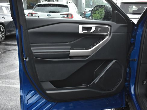 Used 2023 Ford Explorer XLT AWD/4WD image 12