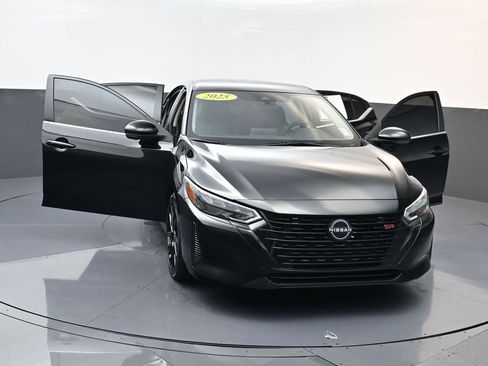 Used 2025 Nissan Sentra SR w/ SR Premium Package FWD image 30