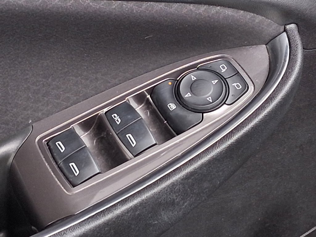 Used 2022 Chevrolet Malibu LT FWD image 17