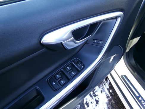 Used 2018 Volvo V60 T5 Cross Country w/ Convenience Package image 11