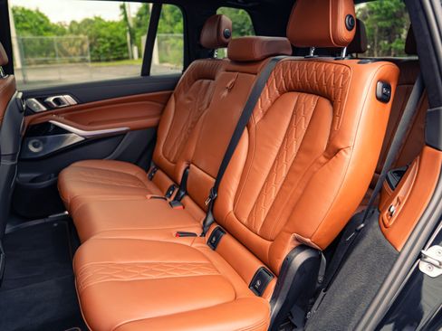Used 2021 BMW ALPINA XB7 AWD/4WD image 16