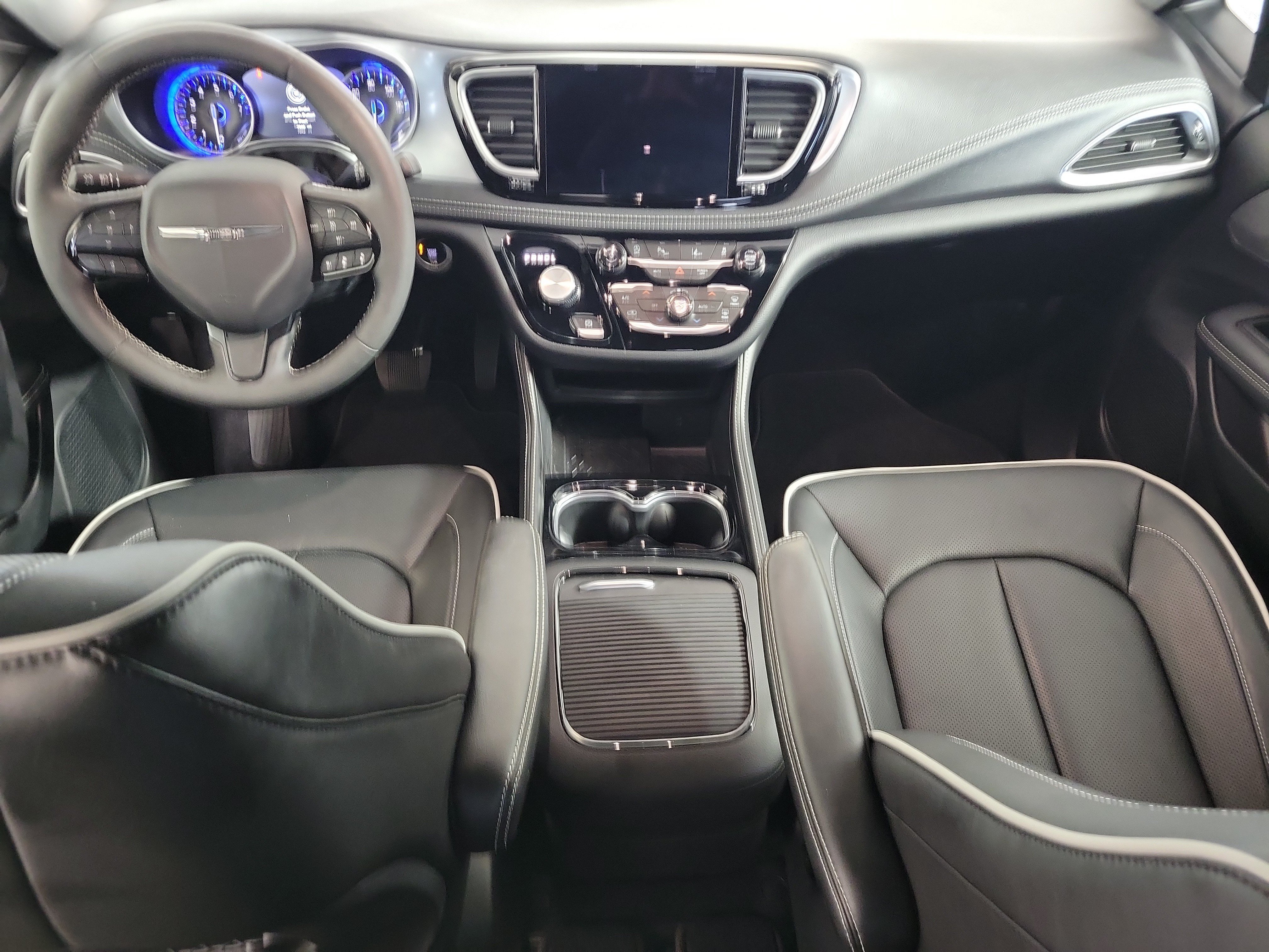 Used 2026 Chrysler Pacifica Limited w/ S Appearance Package FWD image 14