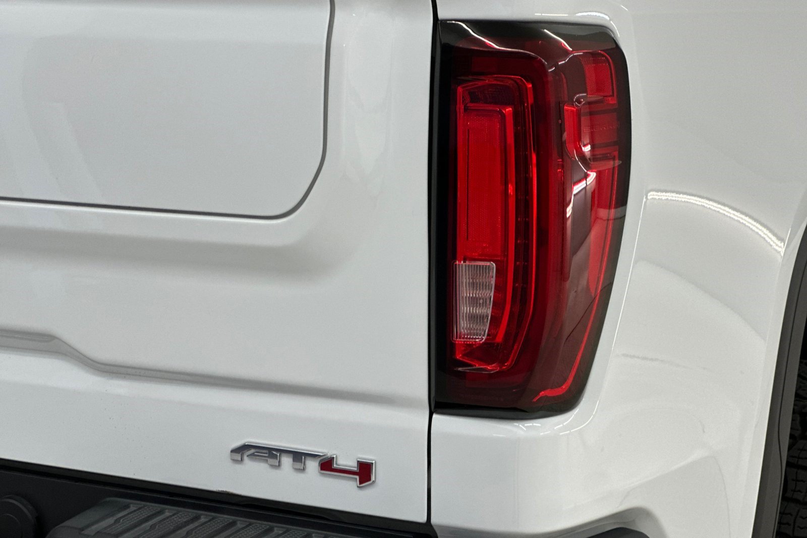 Used 2023 GMC Sierra 1500 AT4 w/ Technology Package AWD/4WD image 28