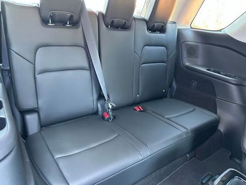 Used 2025 Nissan Pathfinder Platinum AWD/4WD image 23