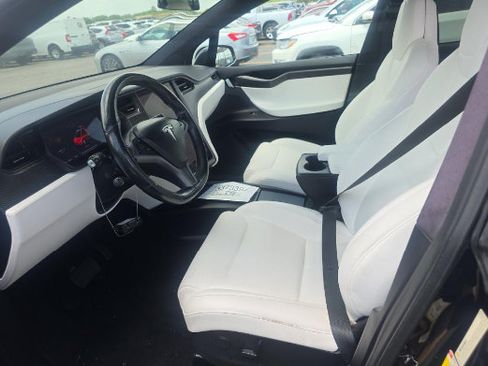 Used 2018 Tesla Model X 75D AWD/4WD image 4