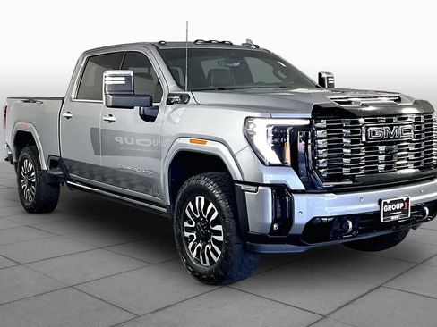 Certified 2025 GMC Sierra 2500 Denali Ultimate w/ Max Trailering Package AWD/4WD image 3
