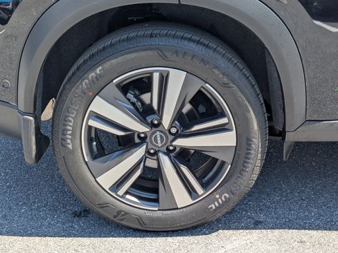 Used 2023 Nissan Rogue SL w/ SL Premium Package image 10