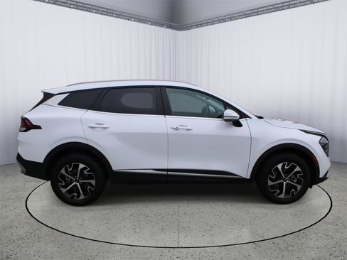 Used 2024 Kia Sportage EX AWD/4WD image 9