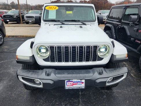 Used 2024 Jeep Wrangler Unlimited Sahara AWD/4WD image 2