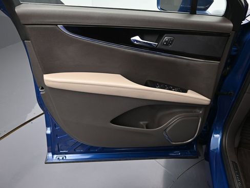 Used 2021 Lincoln Nautilus Standard w/ Equipment Group 101A image 10