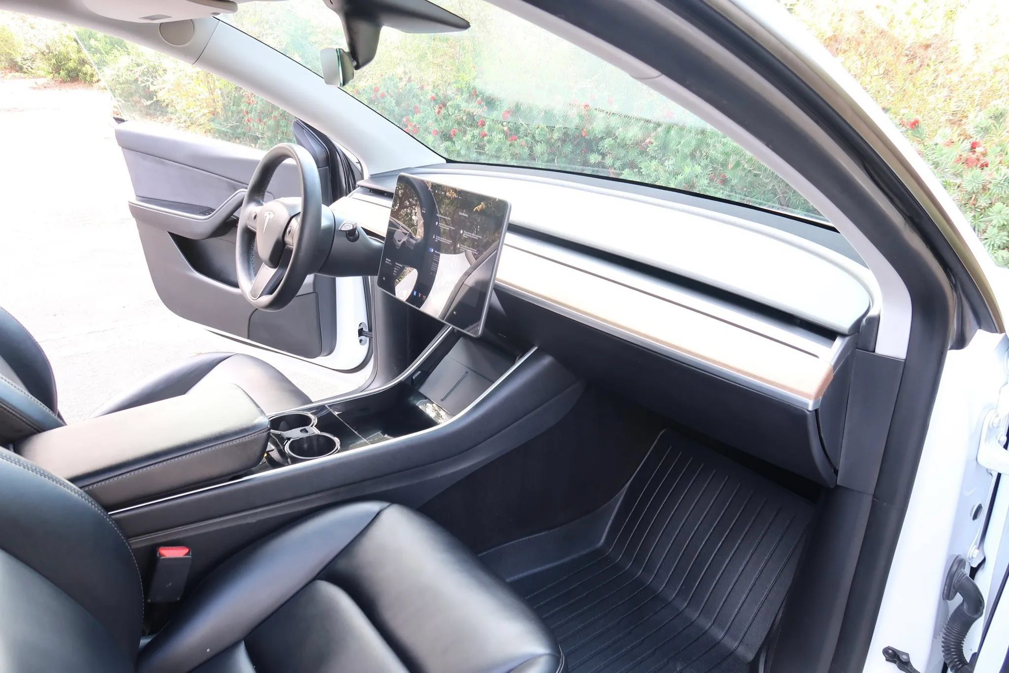 Used 2021 Tesla Model Y Long Range AWD/4WD image 25
