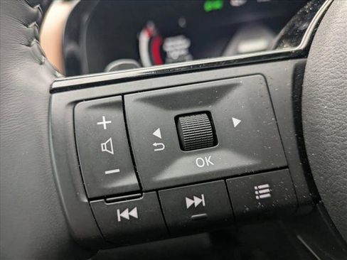 Used 2024 Nissan Pathfinder Platinum AWD/4WD image 15