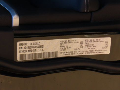 Used 2023 Jeep Grand Cherokee Limited w/ Luxury Tech Group II image 31