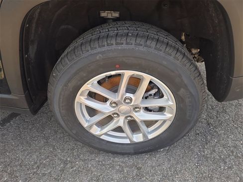 New 2025 Jeep Grand Cherokee Laredo X w/ Luxury Tech Group I image 27