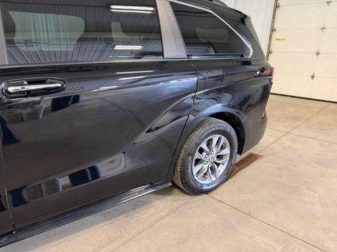 Used 2023 Toyota Sienna XLE AWD/4WD image 10