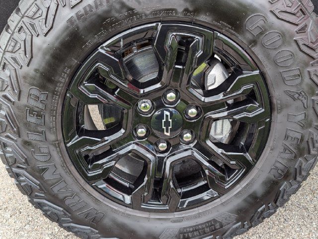 Used 2025 Chevrolet Silverado 1500 ZR2 w/ Technology Package AWD/4WD image 24