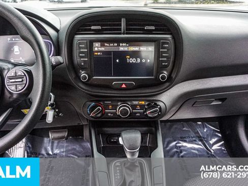 Used 2025 Kia Soul LX w/ LX Technology Package FWD image 38