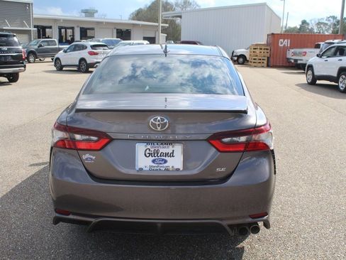 Used 2021 Toyota Camry SE image 11