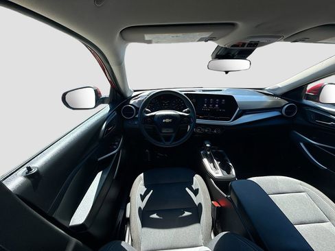 Used 2026 Chevrolet Trax LS w/ LS Convenience Package image 9