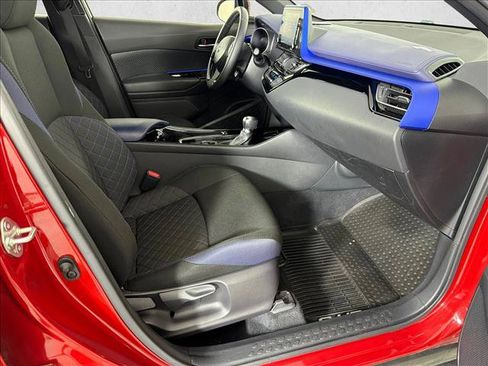 Used 2020 Toyota C-HR XLE FWD image 13
