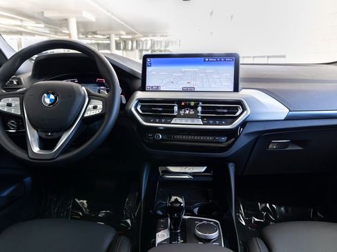 Certified 2025 BMW X4 xDrive30i image 11