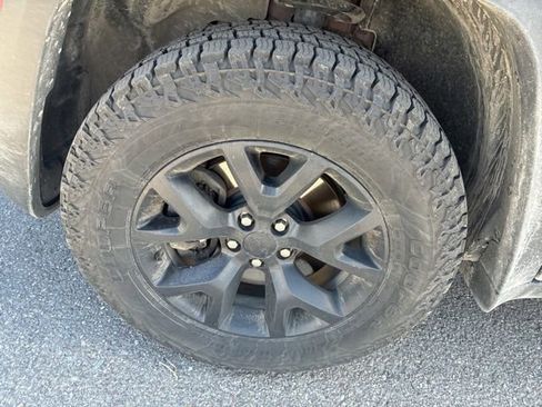 Used 2015 Jeep Cherokee Trailhawk w/ Cold Weather Group AWD/4WD image 9