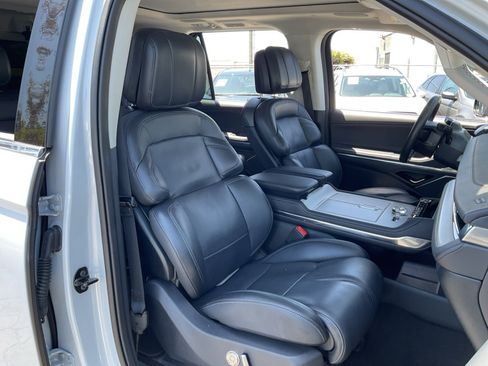Used 2025 Lincoln Navigator Reserve AWD/4WD image 21
