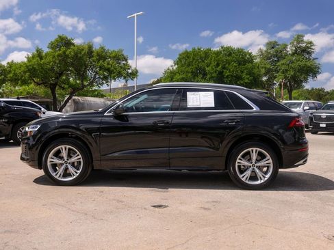 Used 2022 Audi Q8 Premium image 2