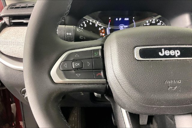 Used 2022 Jeep Compass Latitude w/ Mopar Graphics Package FWD image 9